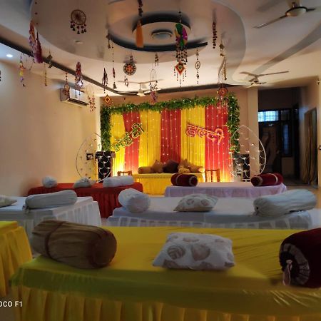 Surabhi Garden Inn Lucknow Exteriör bild