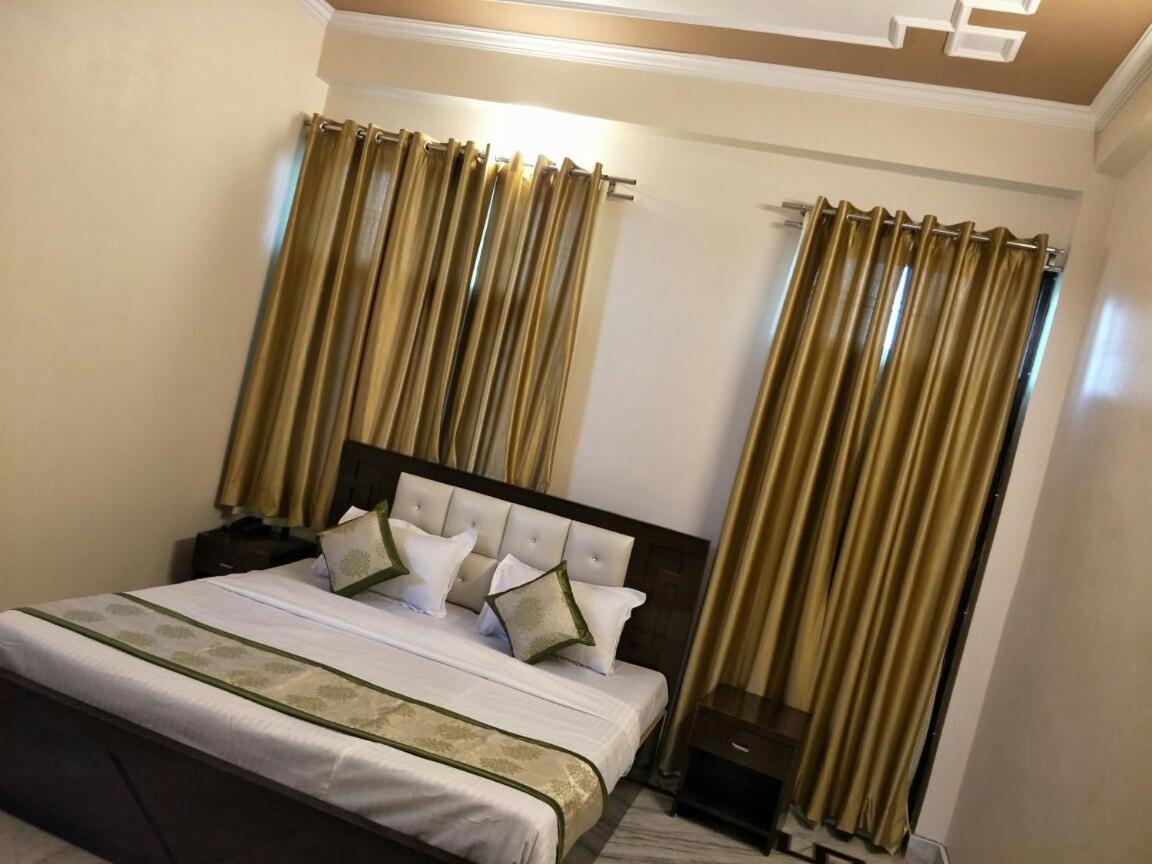 Surabhi Garden Inn Lucknow Exteriör bild